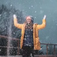 woman-playing-with-snow-3257469-1-199x300-circle-06d94493d96c167aa23c601337c2056d-5ddcf8c3a6764.jpg